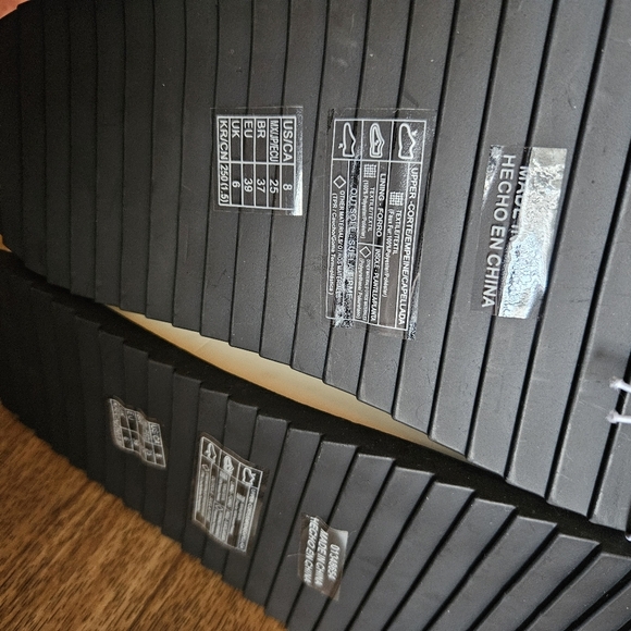 Hello Kitty‎ Plush Slides💗 - Picture 3 of 7